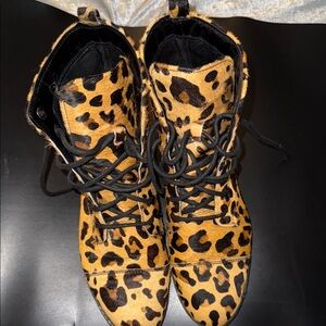 Leopard Pattern Lace-Up Boots